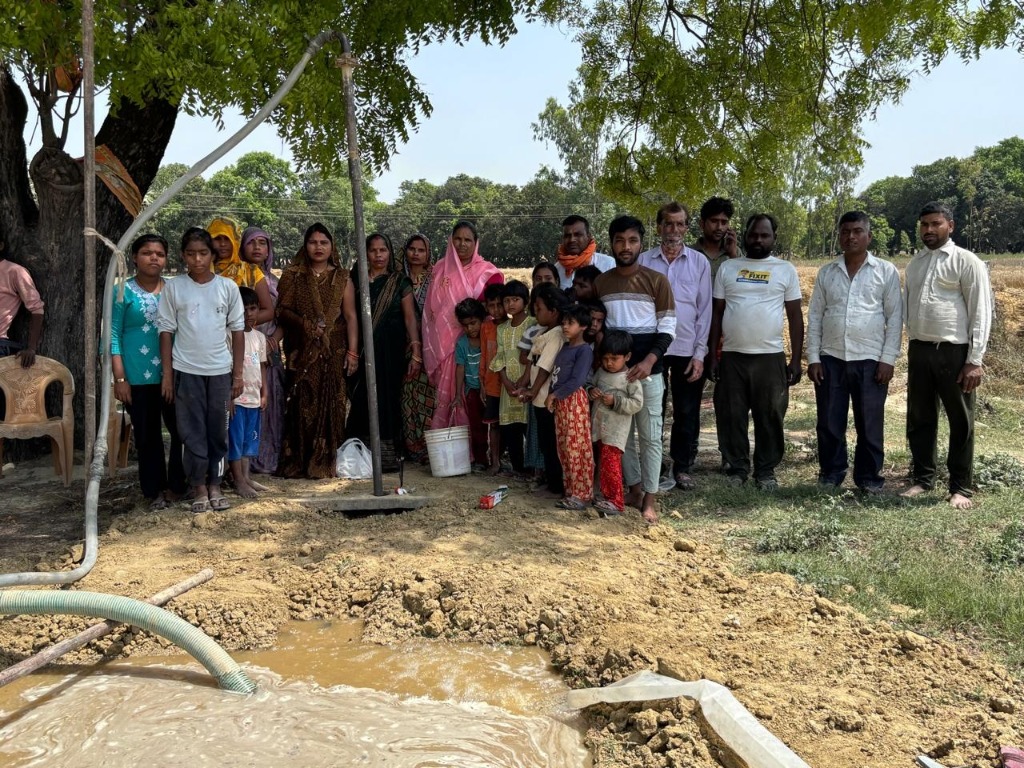 Solar-powered tube well installation